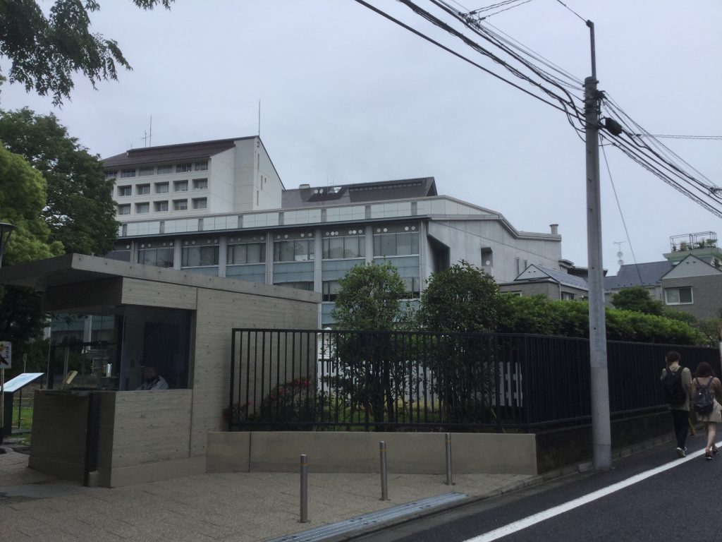 武蔵高等学校中学校の入り口